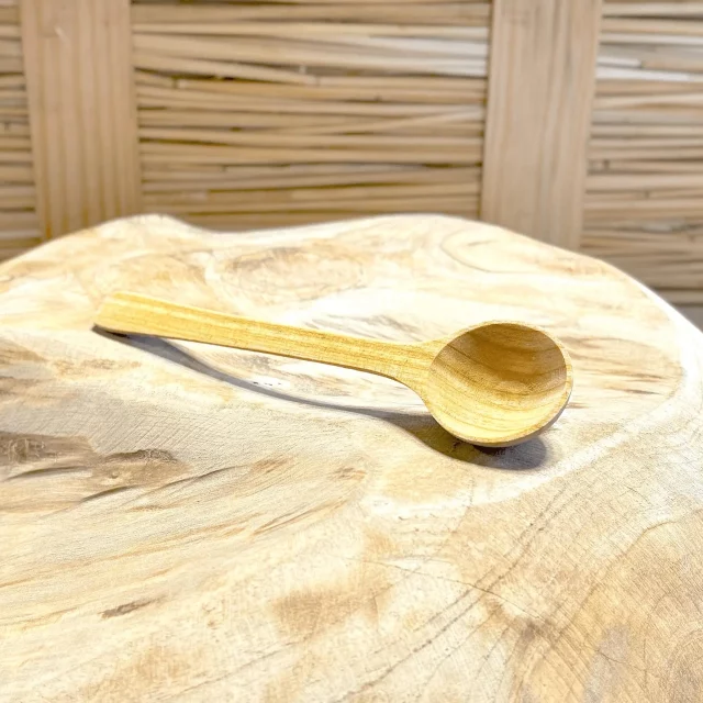 kleiner Holzlöffel tief