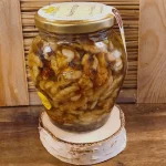 Akazienhonig mit Walnusskernen